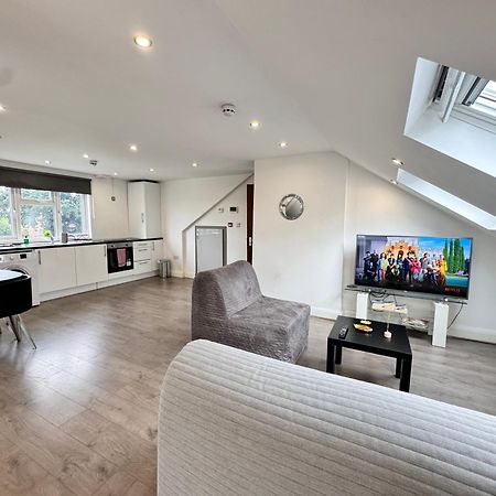 Hatton Apartments Heathrow Airport- Free Parking-Free Underground To And From Heathrow Airport Hatton Cross See Picture-See London Fast Hatton Cross To Central London 30Min Kültér fotó