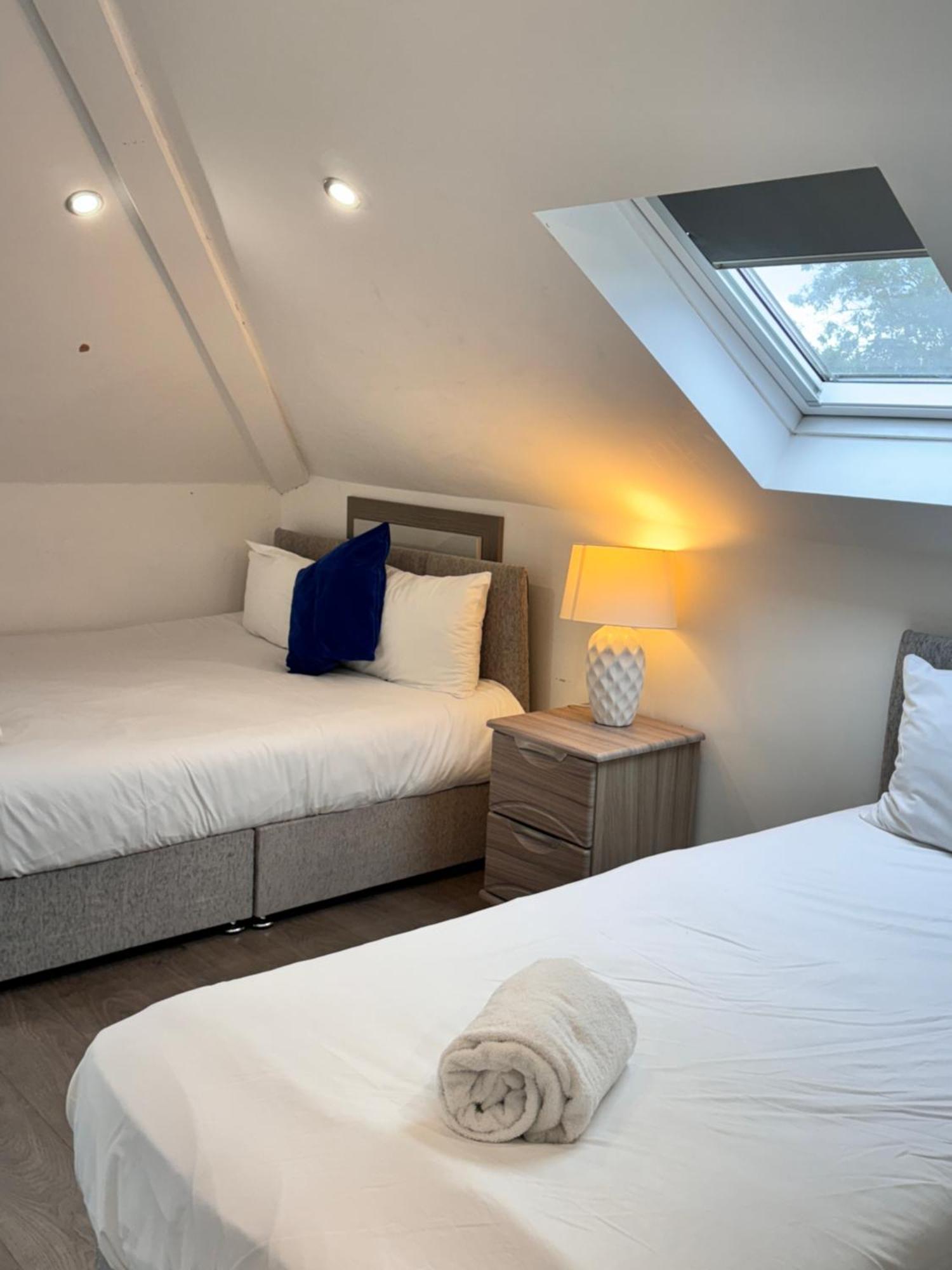 Hatton Apartments Heathrow Airport- Free Parking-Free Underground To And From Heathrow Airport Hatton Cross See Picture-See London Fast Hatton Cross To Central London 30Min Kültér fotó