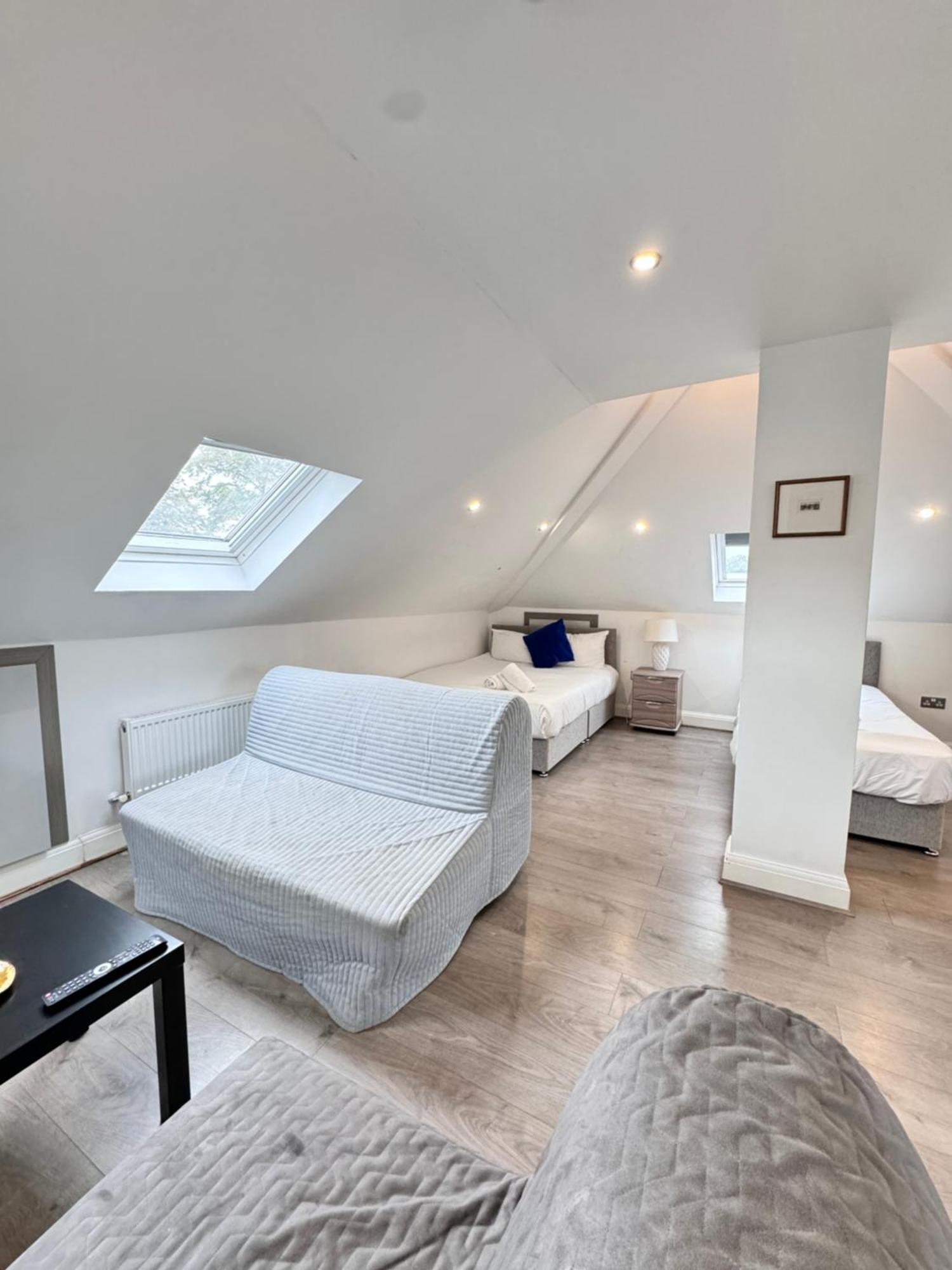 Hatton Apartments Heathrow Airport- Free Parking-Free Underground To And From Heathrow Airport Hatton Cross See Picture-See London Fast Hatton Cross To Central London 30Min Kültér fotó