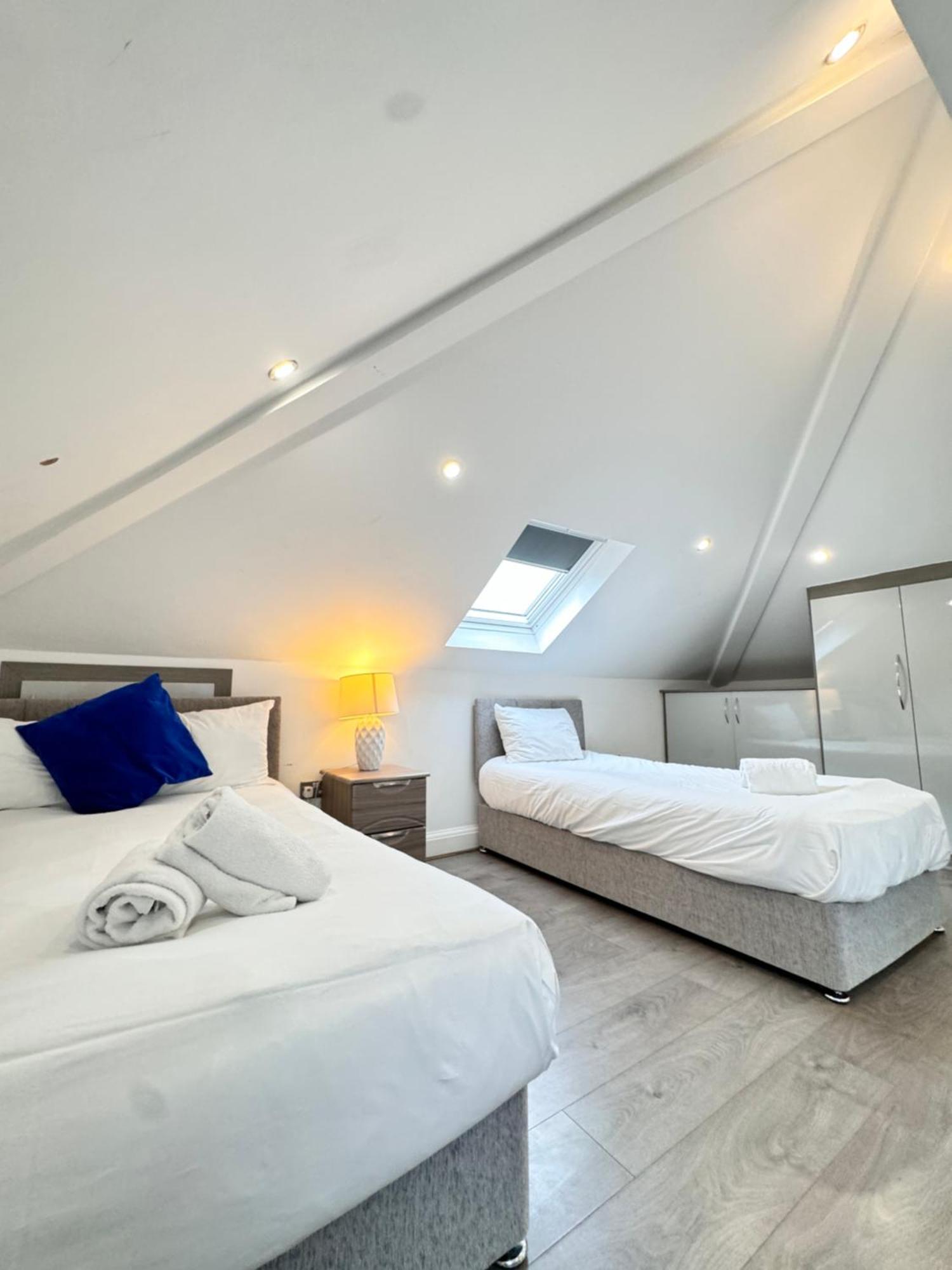 Hatton Apartments Heathrow Airport- Free Parking-Free Underground To And From Heathrow Airport Hatton Cross See Picture-See London Fast Hatton Cross To Central London 30Min Kültér fotó
