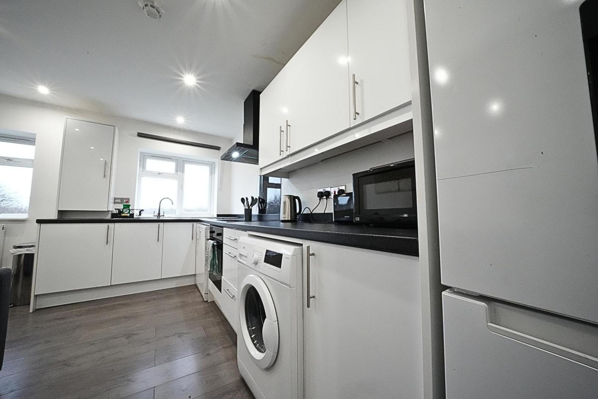 Hatton Apartments Heathrow Airport- Free Parking-Free Underground To And From Heathrow Airport Hatton Cross See Picture-See London Fast Hatton Cross To Central London 30Min Kültér fotó
