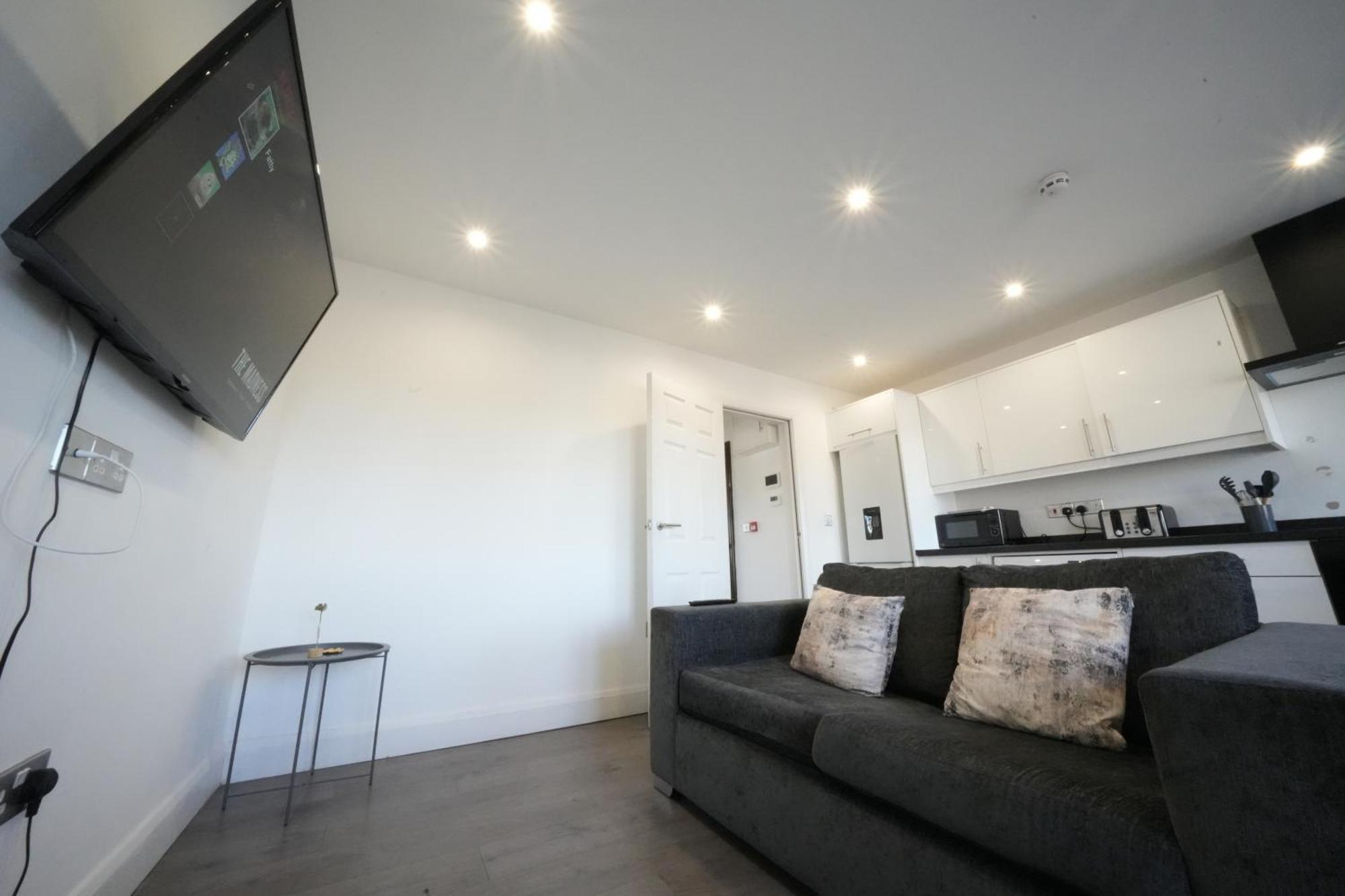 Hatton Apartments Heathrow Airport- Free Parking-Free Underground To And From Heathrow Airport Hatton Cross See Picture-See London Fast Hatton Cross To Central London 30Min Kültér fotó