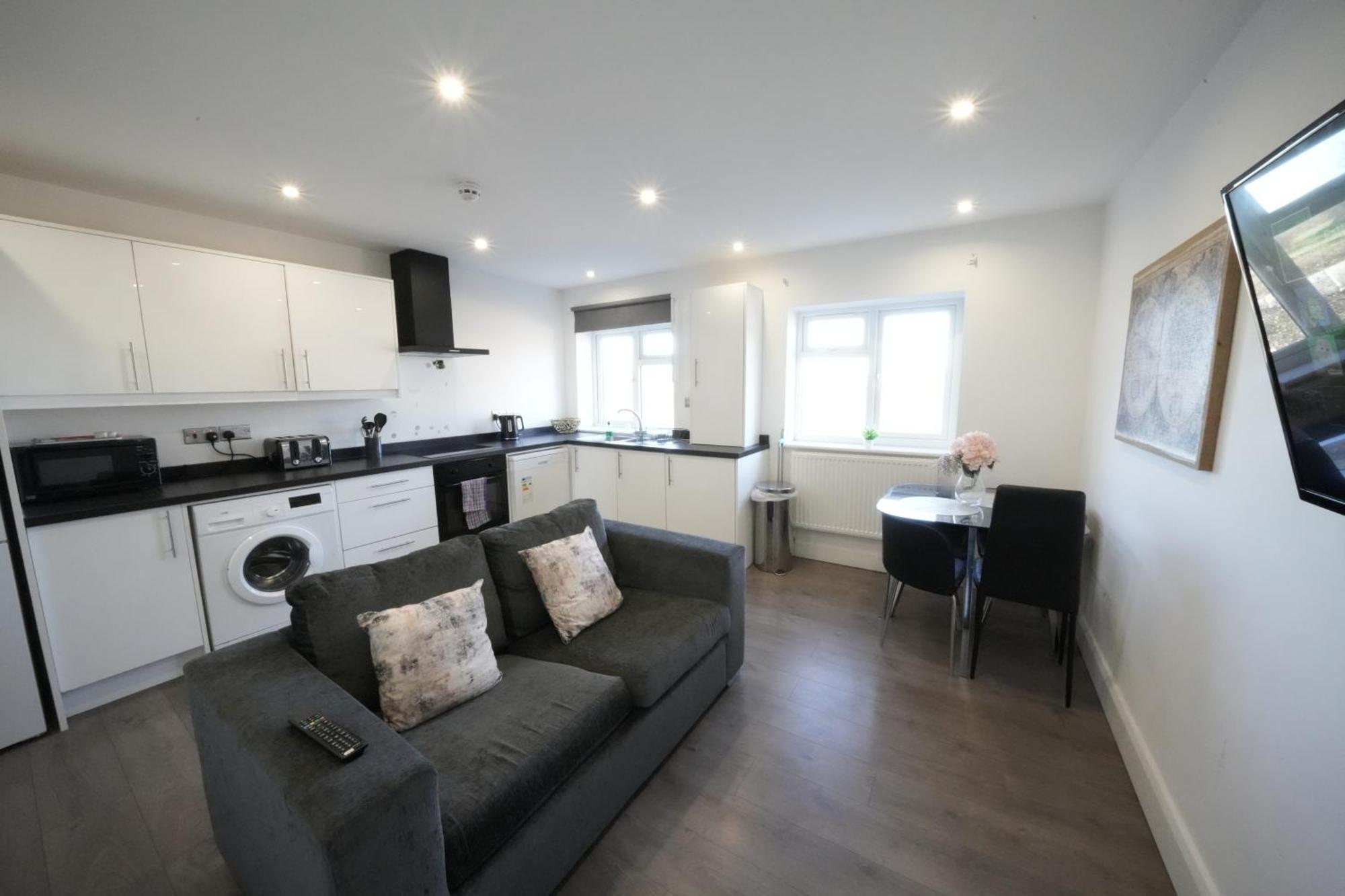 Hatton Apartments Heathrow Airport- Free Parking-Free Underground To And From Heathrow Airport Hatton Cross See Picture-See London Fast Hatton Cross To Central London 30Min Kültér fotó