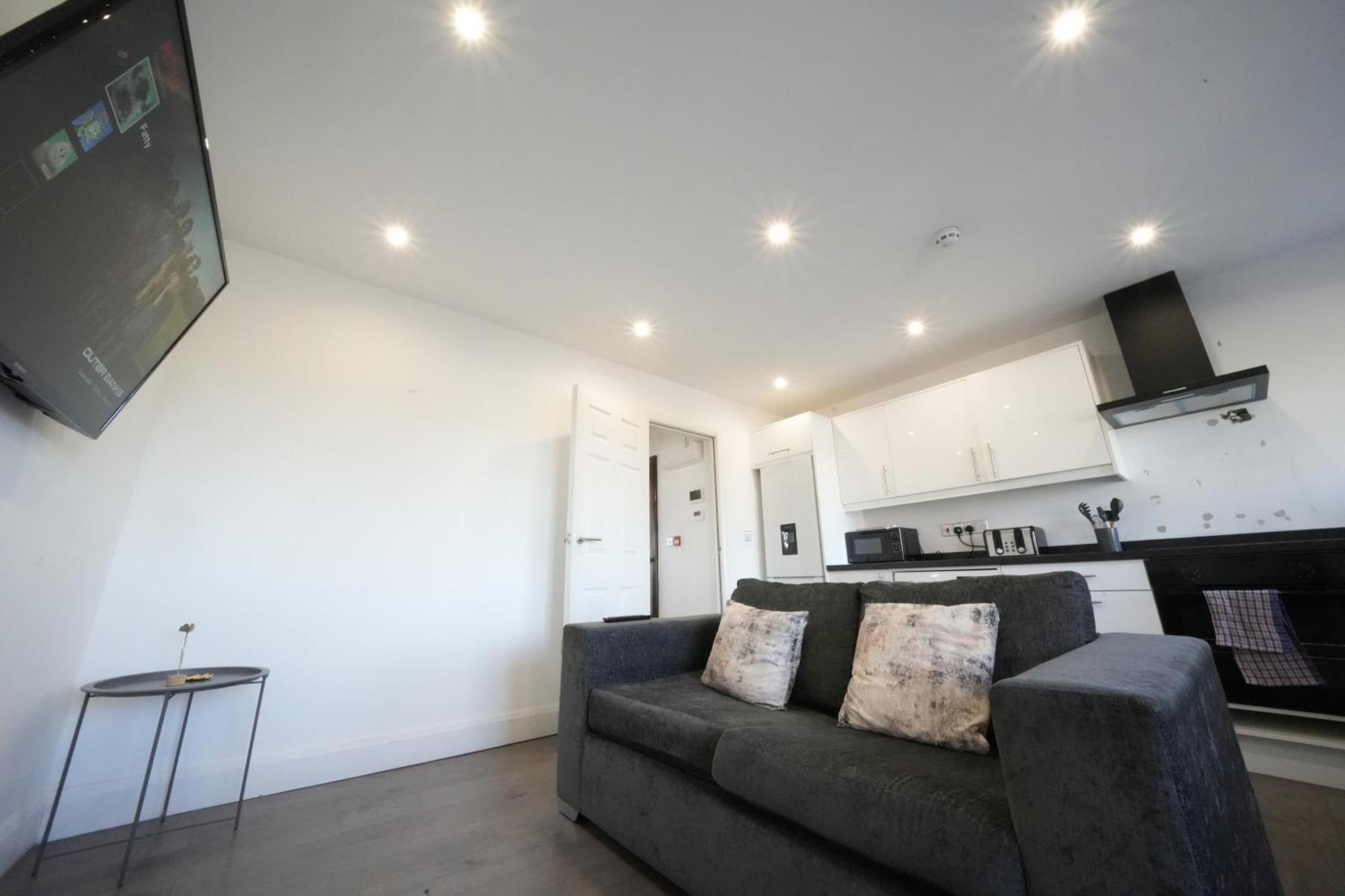 Hatton Apartments Heathrow Airport- Free Parking-Free Underground To And From Heathrow Airport Hatton Cross See Picture-See London Fast Hatton Cross To Central London 30Min Kültér fotó