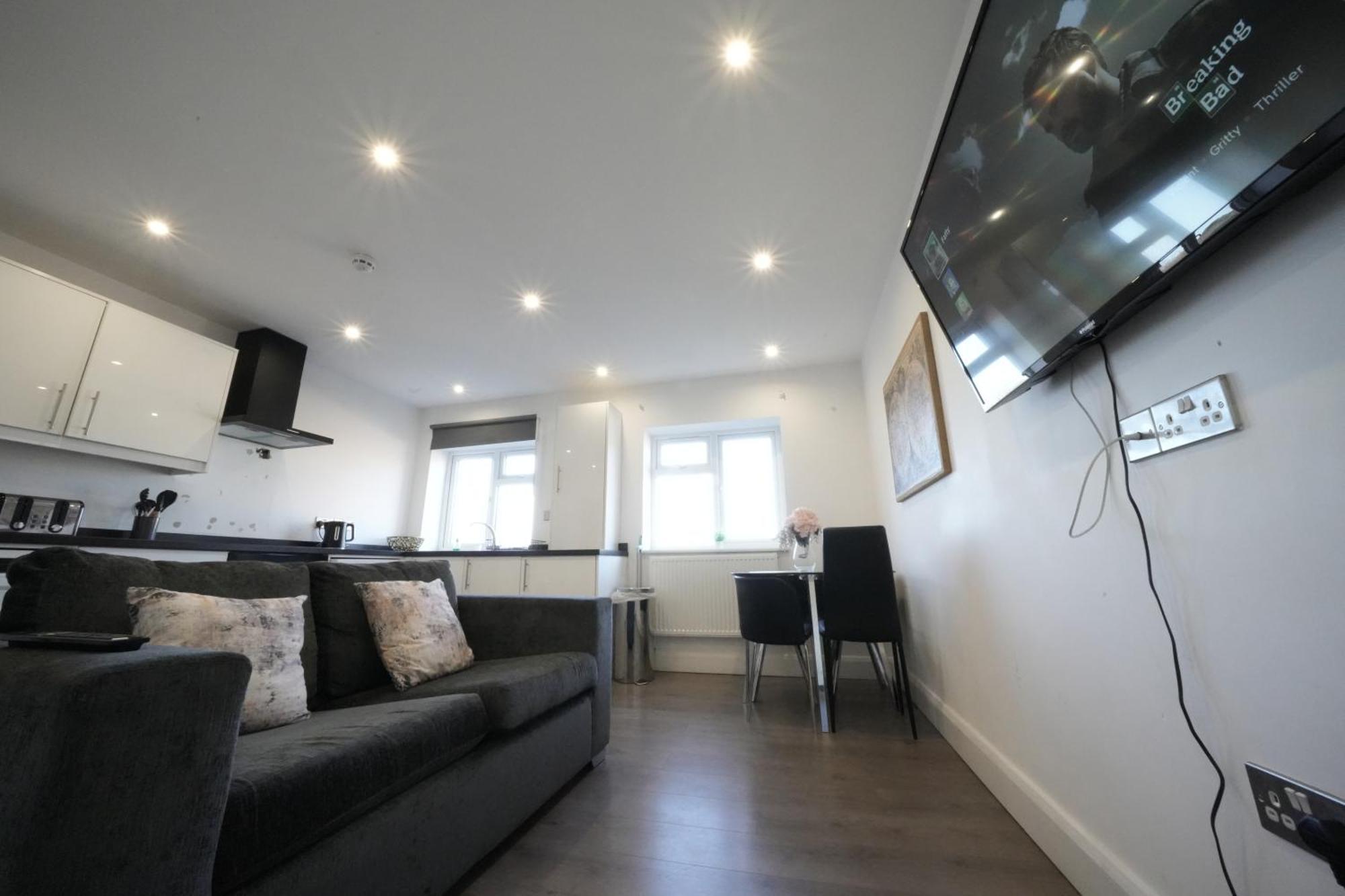 Hatton Apartments Heathrow Airport- Free Parking-Free Underground To And From Heathrow Airport Hatton Cross See Picture-See London Fast Hatton Cross To Central London 30Min Kültér fotó