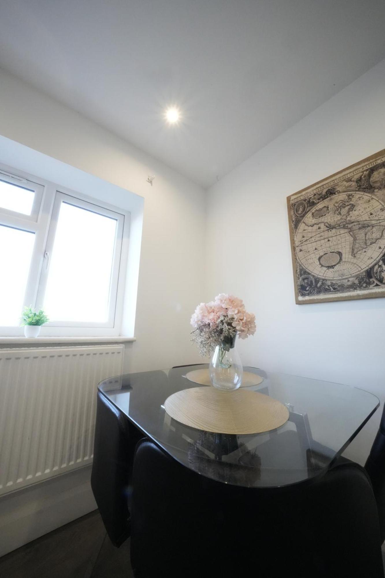 Hatton Apartments Heathrow Airport- Free Parking-Free Underground To And From Heathrow Airport Hatton Cross See Picture-See London Fast Hatton Cross To Central London 30Min Kültér fotó