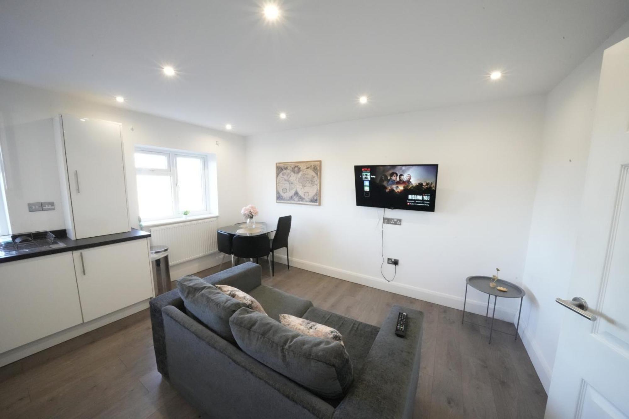 Hatton Apartments Heathrow Airport- Free Parking-Free Underground To And From Heathrow Airport Hatton Cross See Picture-See London Fast Hatton Cross To Central London 30Min Kültér fotó