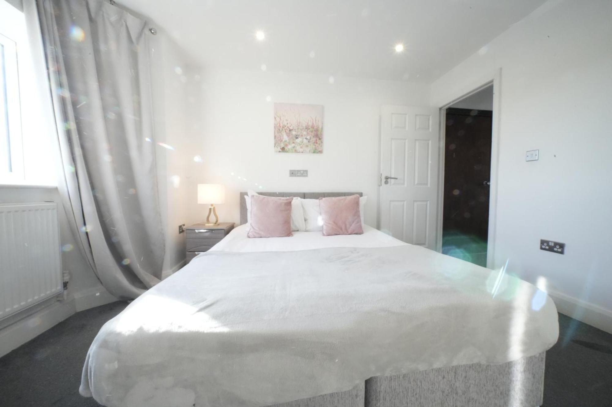 Hatton Apartments Heathrow Airport- Free Parking-Free Underground To And From Heathrow Airport Hatton Cross See Picture-See London Fast Hatton Cross To Central London 30Min Kültér fotó