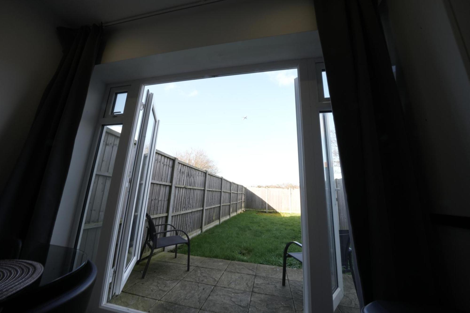Hatton Apartments Heathrow Airport- Free Parking-Free Underground To And From Heathrow Airport Hatton Cross See Picture-See London Fast Hatton Cross To Central London 30Min Kültér fotó