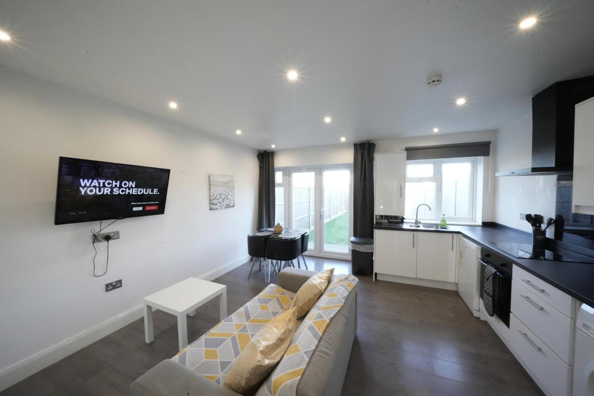 Hatton Apartments Heathrow Airport- Free Parking-Free Underground To And From Heathrow Airport Hatton Cross See Picture-See London Fast Hatton Cross To Central London 30Min Kültér fotó