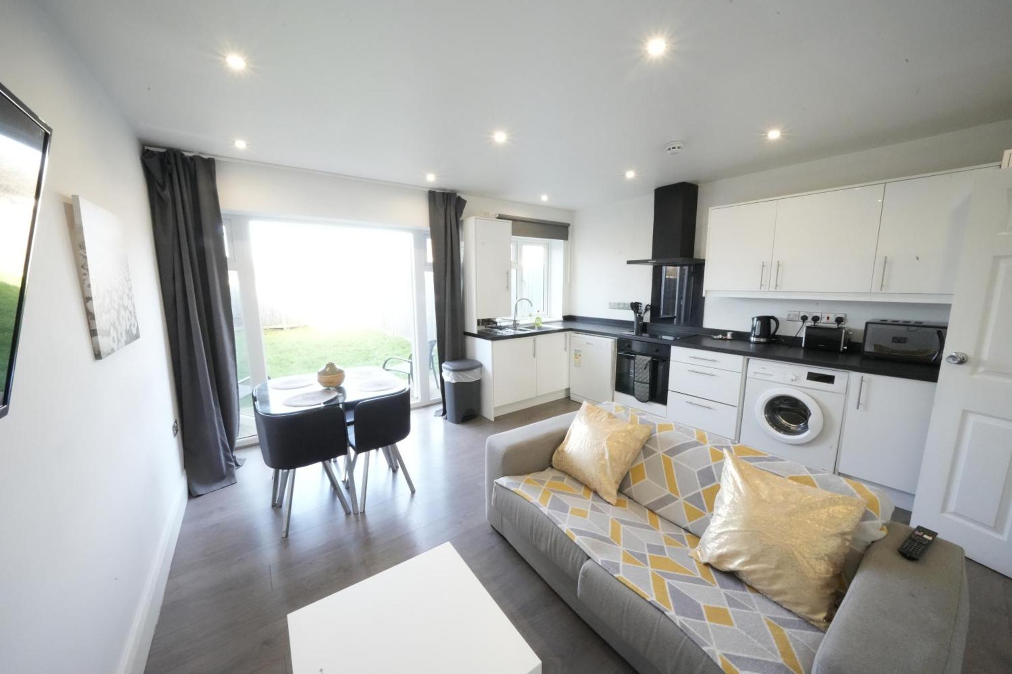 Hatton Apartments Heathrow Airport- Free Parking-Free Underground To And From Heathrow Airport Hatton Cross See Picture-See London Fast Hatton Cross To Central London 30Min Kültér fotó