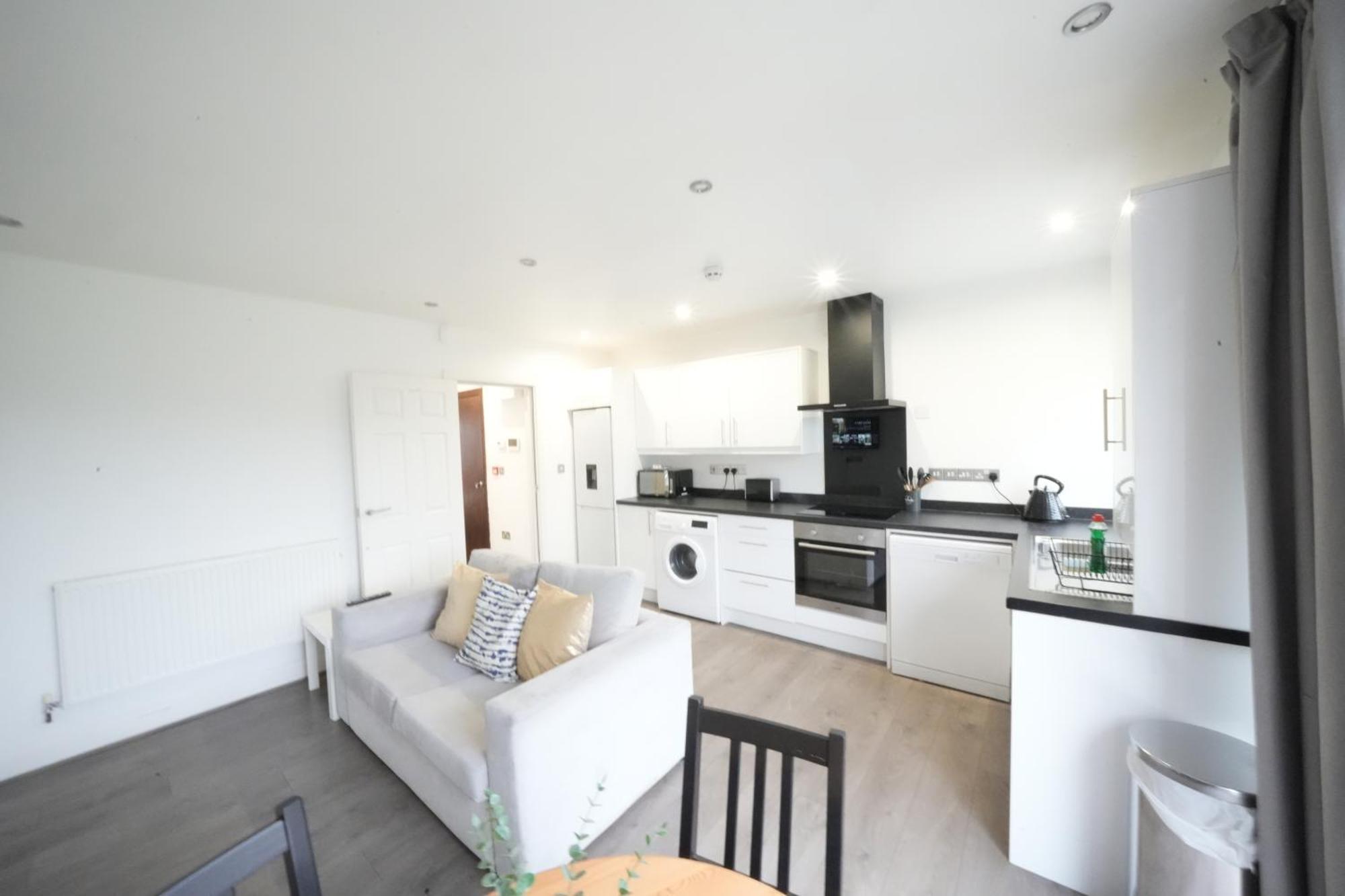 Hatton Apartments Heathrow Airport- Free Parking-Free Underground To And From Heathrow Airport Hatton Cross See Picture-See London Fast Hatton Cross To Central London 30Min Kültér fotó