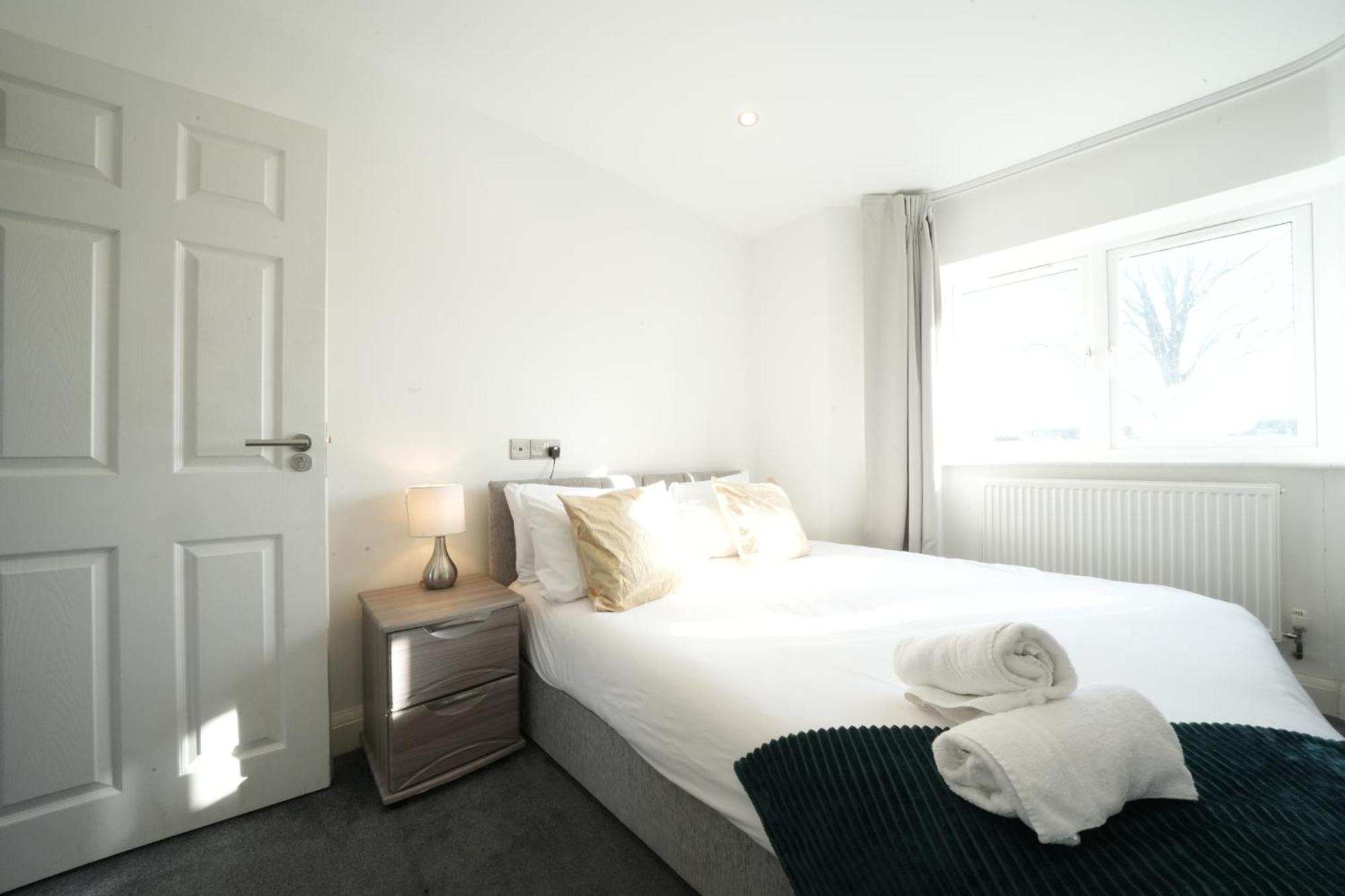Hatton Apartments Heathrow Airport- Free Parking-Free Underground To And From Heathrow Airport Hatton Cross See Picture-See London Fast Hatton Cross To Central London 30Min Kültér fotó