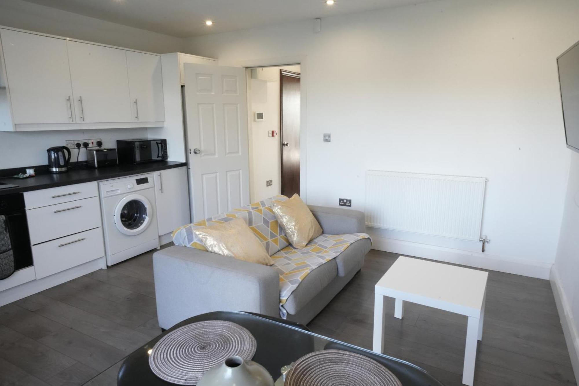 Hatton Apartments Heathrow Airport- Free Parking-Free Underground To And From Heathrow Airport Hatton Cross See Picture-See London Fast Hatton Cross To Central London 30Min Kültér fotó