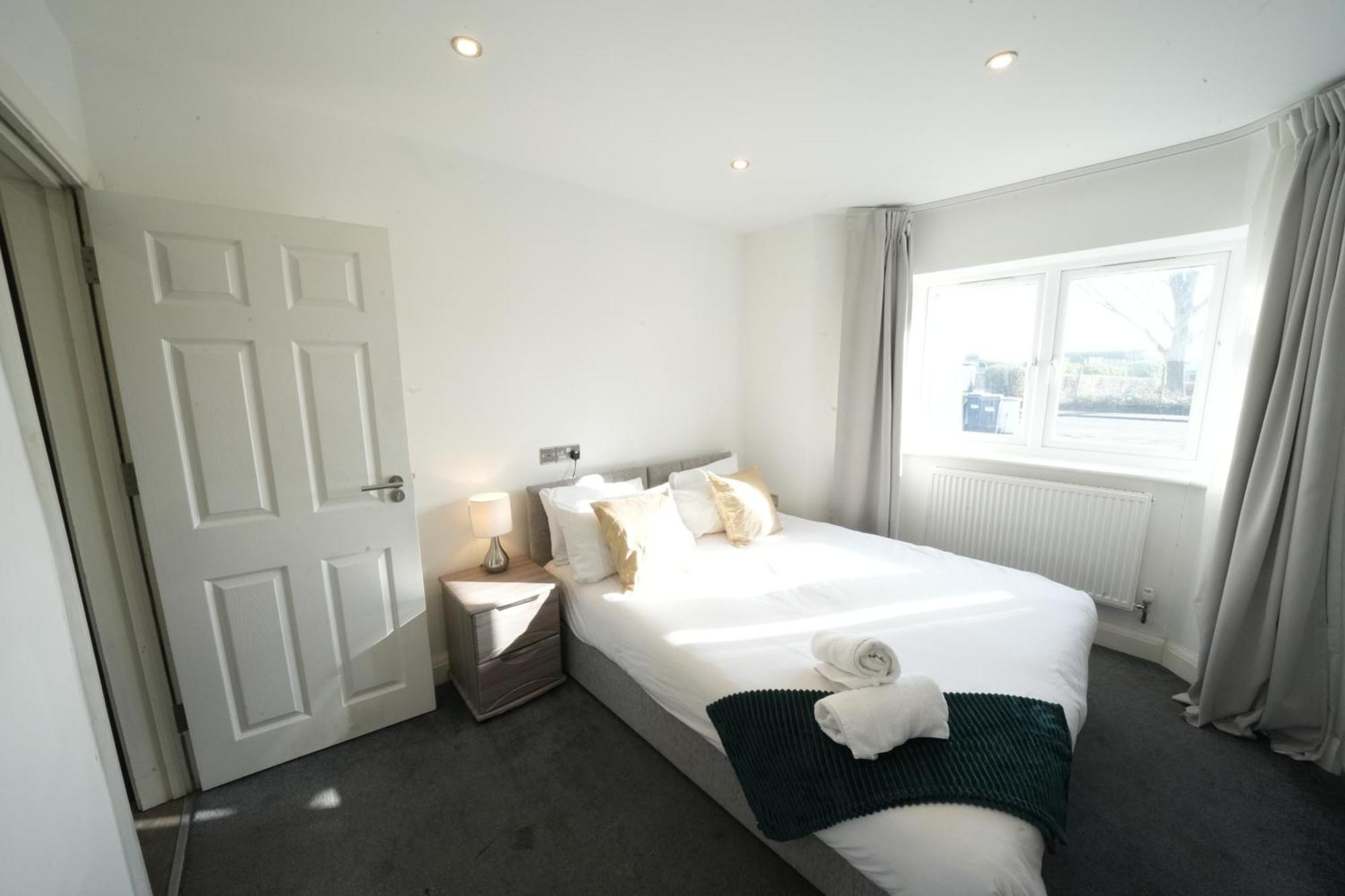 Hatton Apartments Heathrow Airport- Free Parking-Free Underground To And From Heathrow Airport Hatton Cross See Picture-See London Fast Hatton Cross To Central London 30Min Kültér fotó