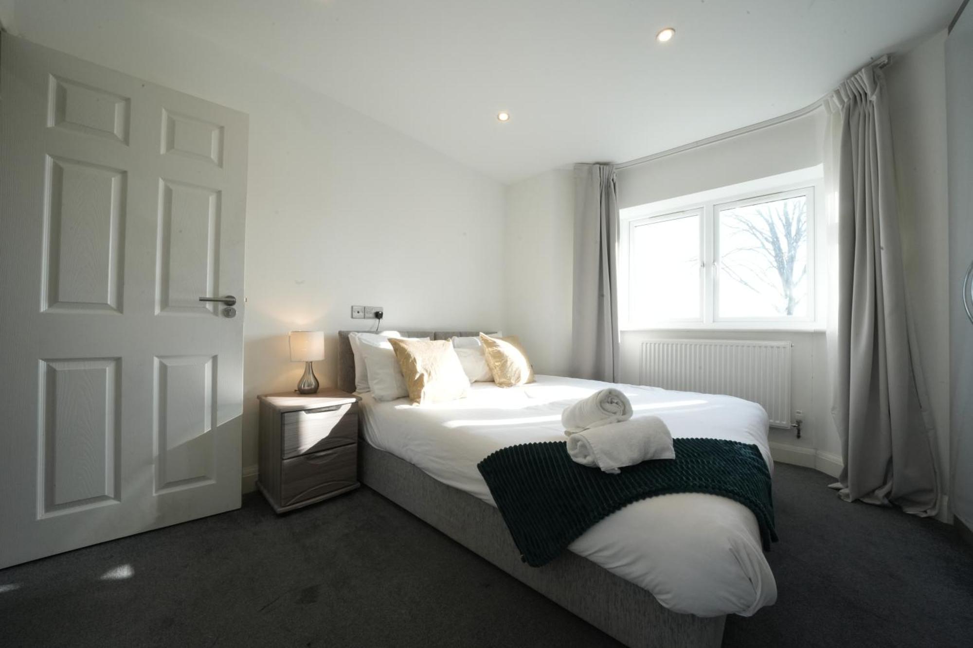 Hatton Apartments Heathrow Airport- Free Parking-Free Underground To And From Heathrow Airport Hatton Cross See Picture-See London Fast Hatton Cross To Central London 30Min Kültér fotó