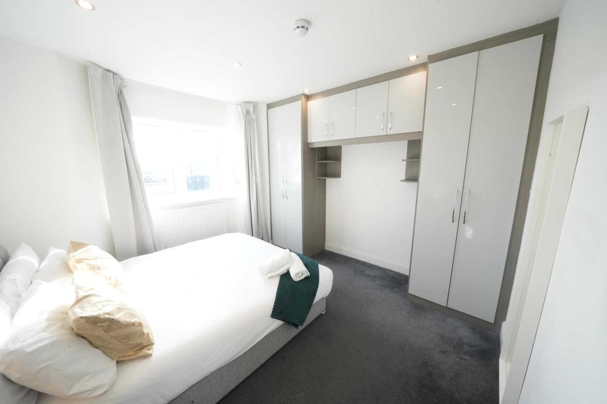 Hatton Apartments Heathrow Airport- Free Parking-Free Underground To And From Heathrow Airport Hatton Cross See Picture-See London Fast Hatton Cross To Central London 30Min Kültér fotó