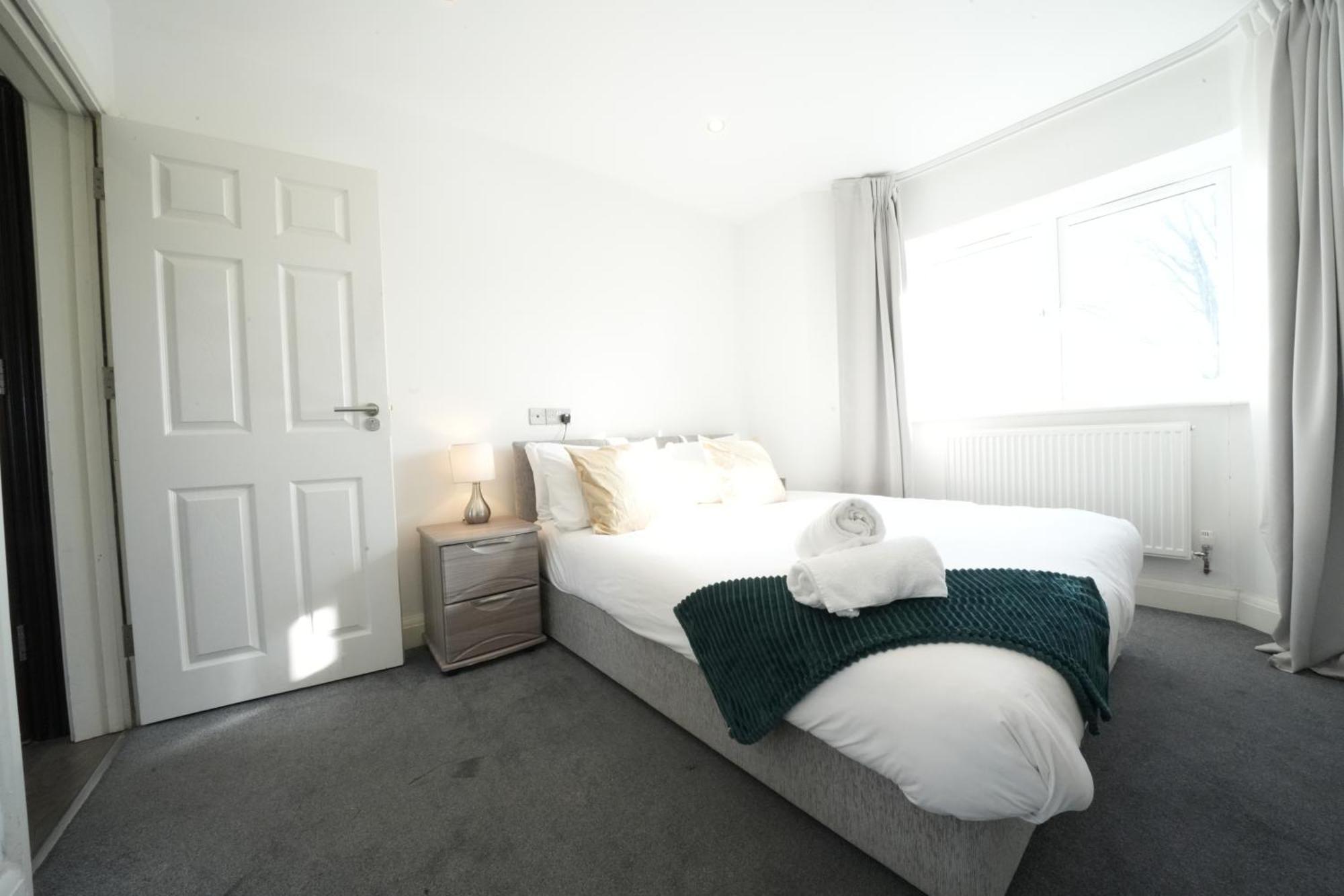 Hatton Apartments Heathrow Airport- Free Parking-Free Underground To And From Heathrow Airport Hatton Cross See Picture-See London Fast Hatton Cross To Central London 30Min Kültér fotó