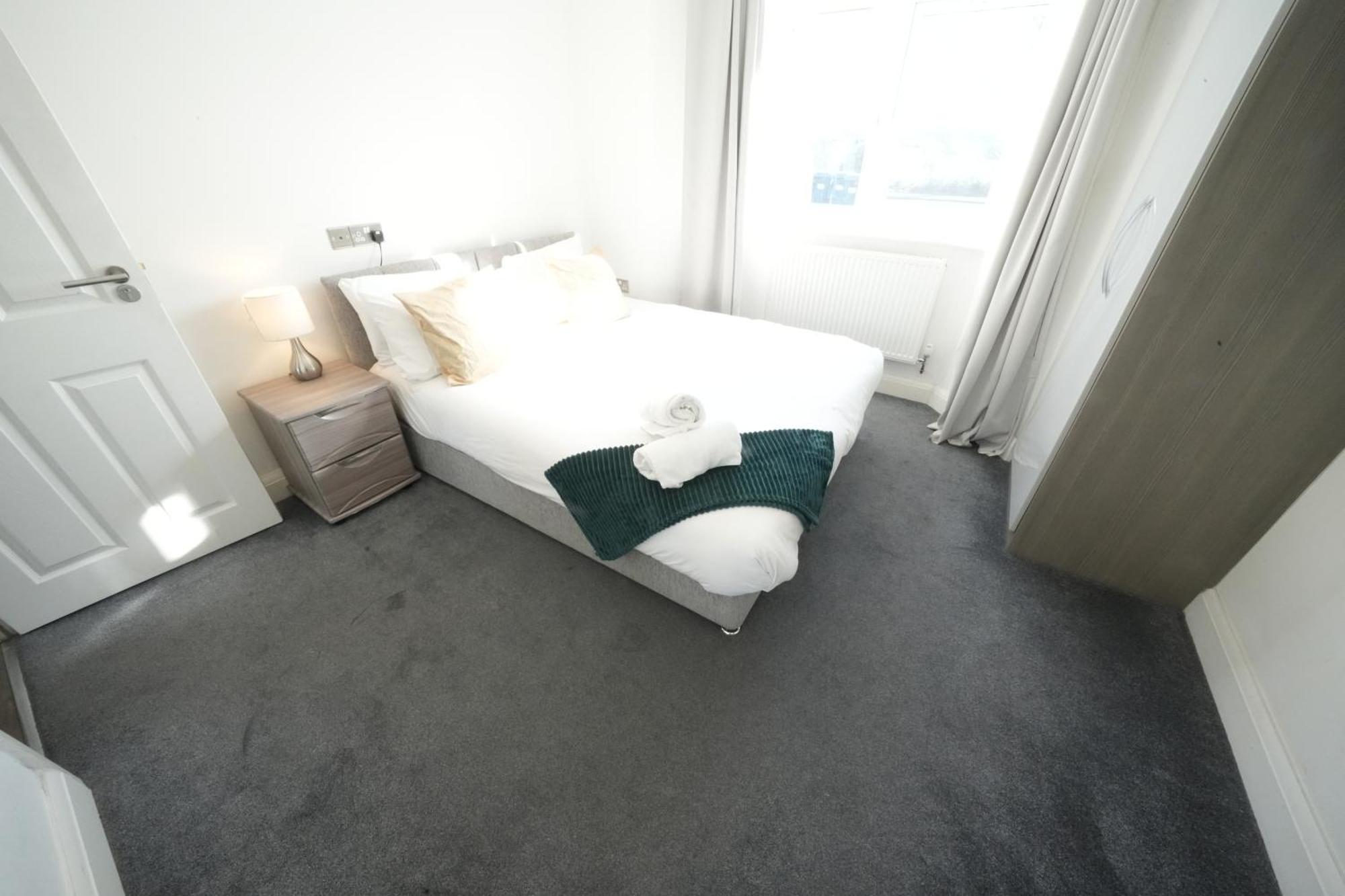 Hatton Apartments Heathrow Airport- Free Parking-Free Underground To And From Heathrow Airport Hatton Cross See Picture-See London Fast Hatton Cross To Central London 30Min Kültér fotó