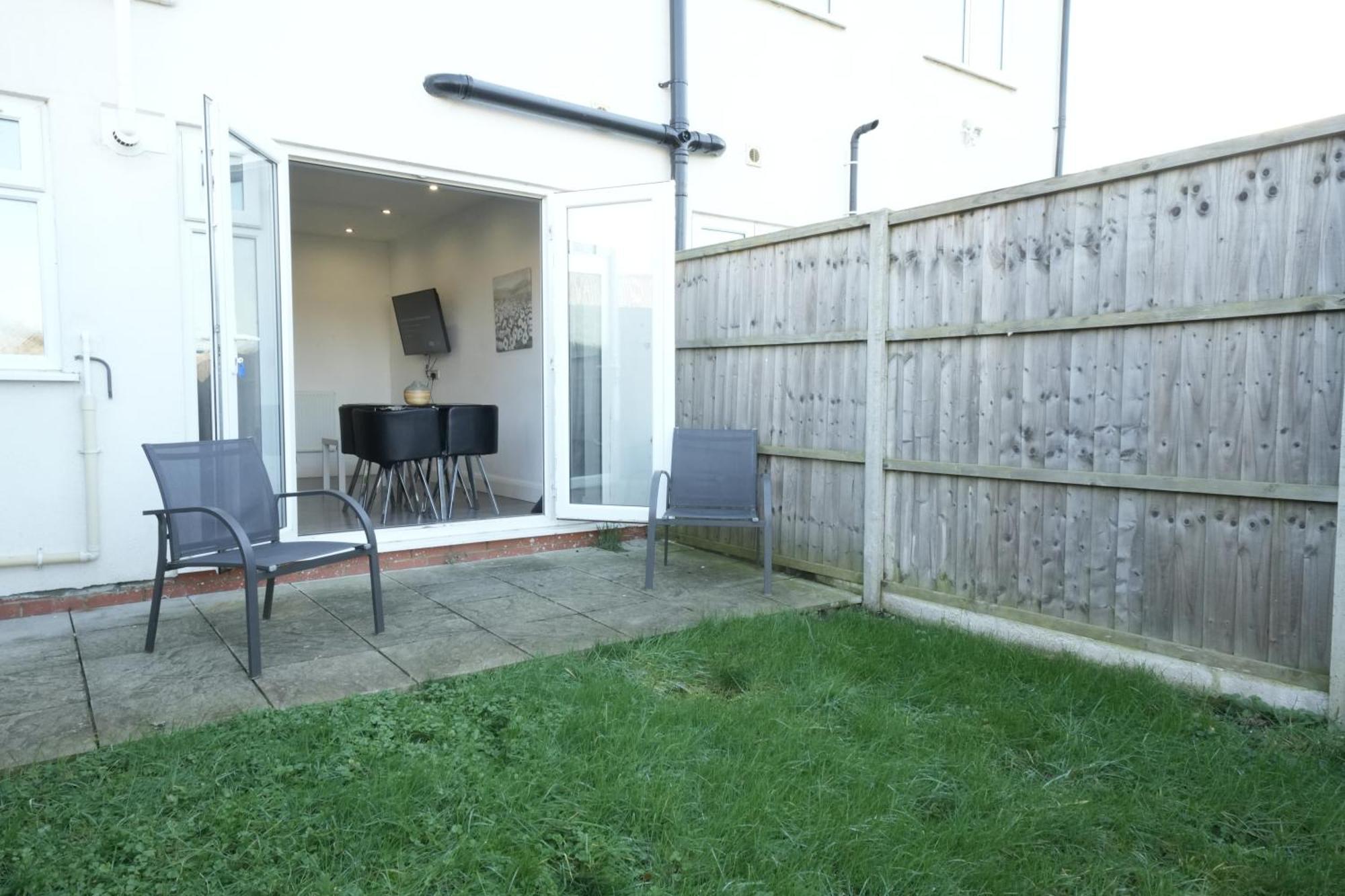 Hatton Apartments Heathrow Airport- Free Parking-Free Underground To And From Heathrow Airport Hatton Cross See Picture-See London Fast Hatton Cross To Central London 30Min Kültér fotó